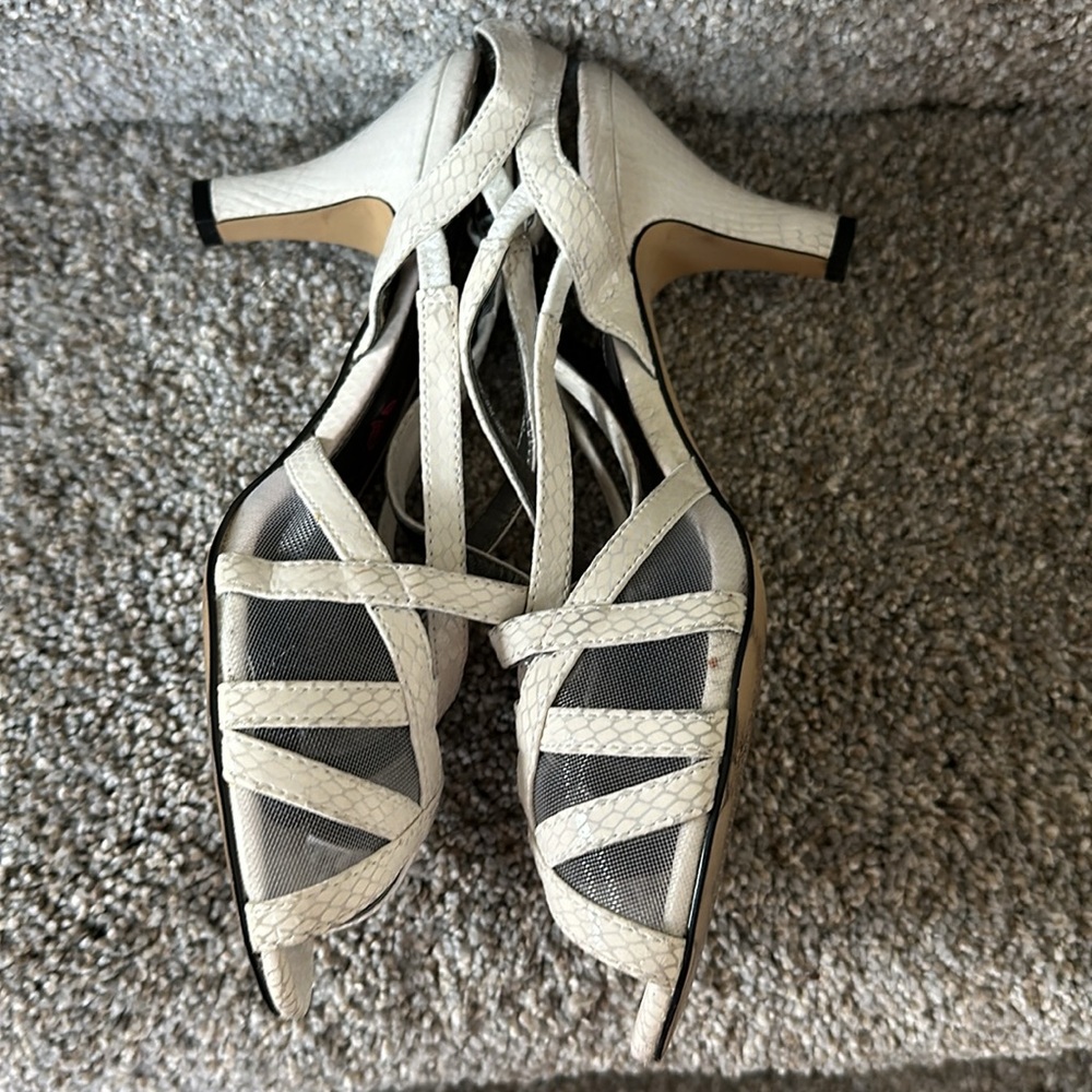 Ros Hommerson Lacey White Slingback Sandal - Picture 6 of 10